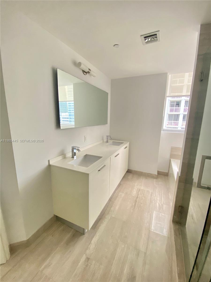 1300 Brickell Bay Dr # 1903, Miami FL 33131 photo 5
