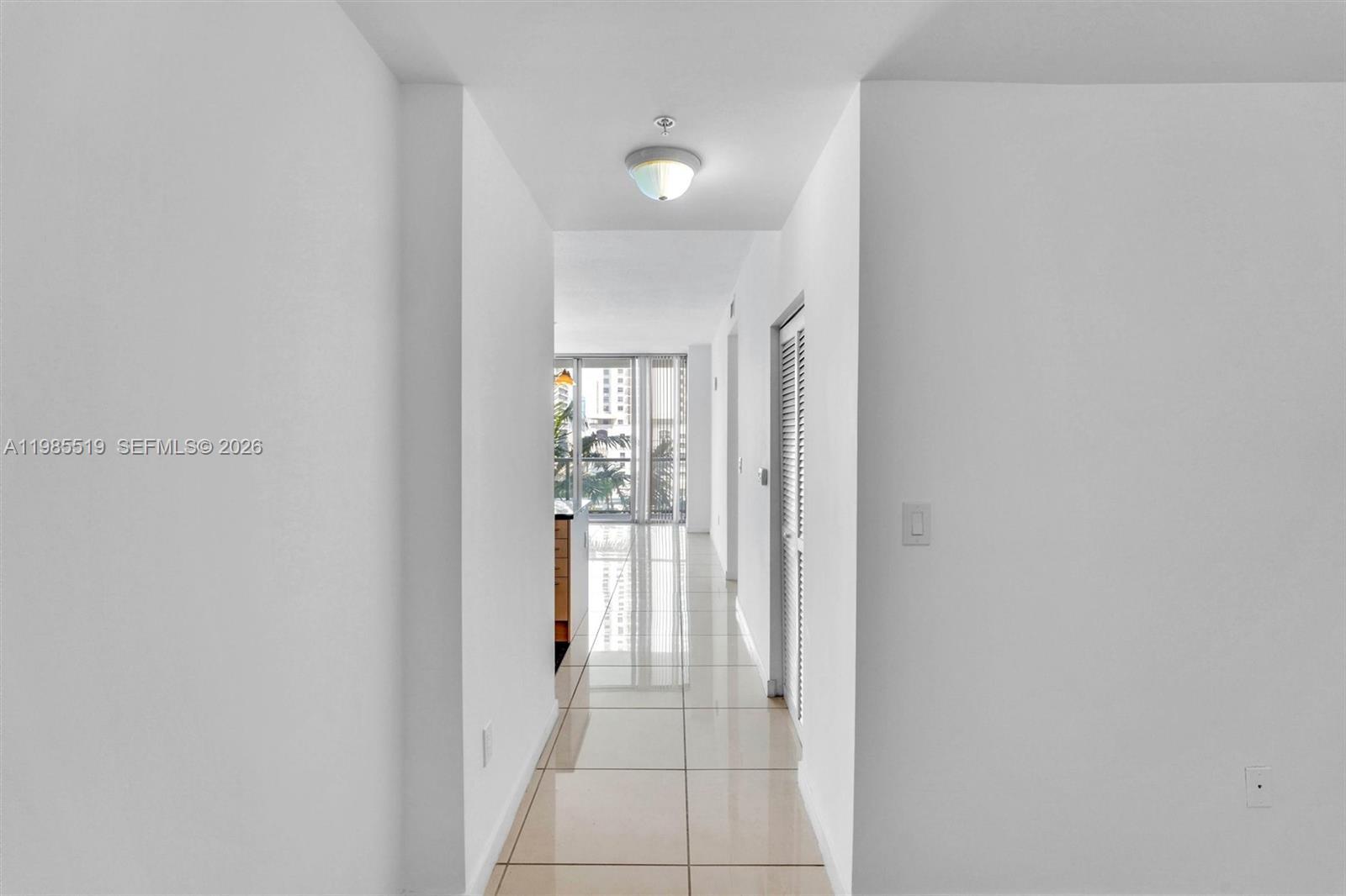 79 SW 12th St # 1210, Miami FL 33130 photo 2