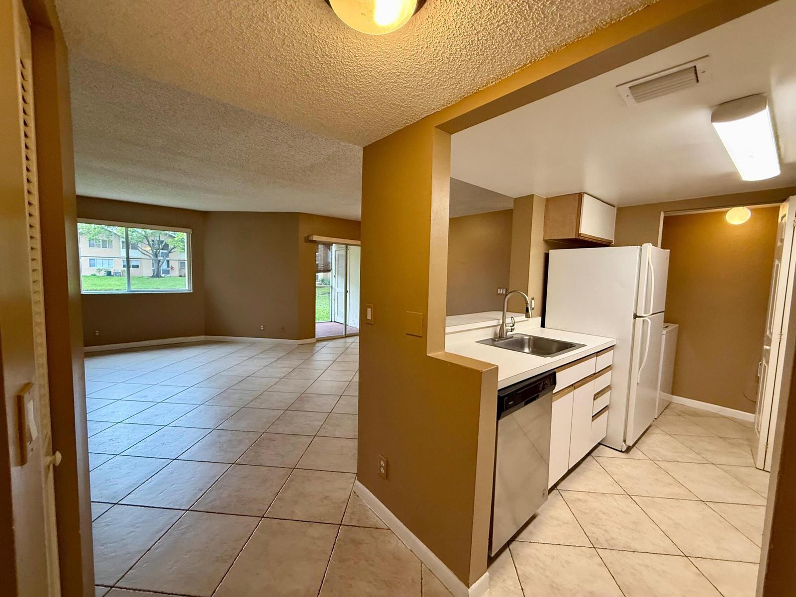 9799 Westview Drive Unit 1015, Coral Springs FL 33076