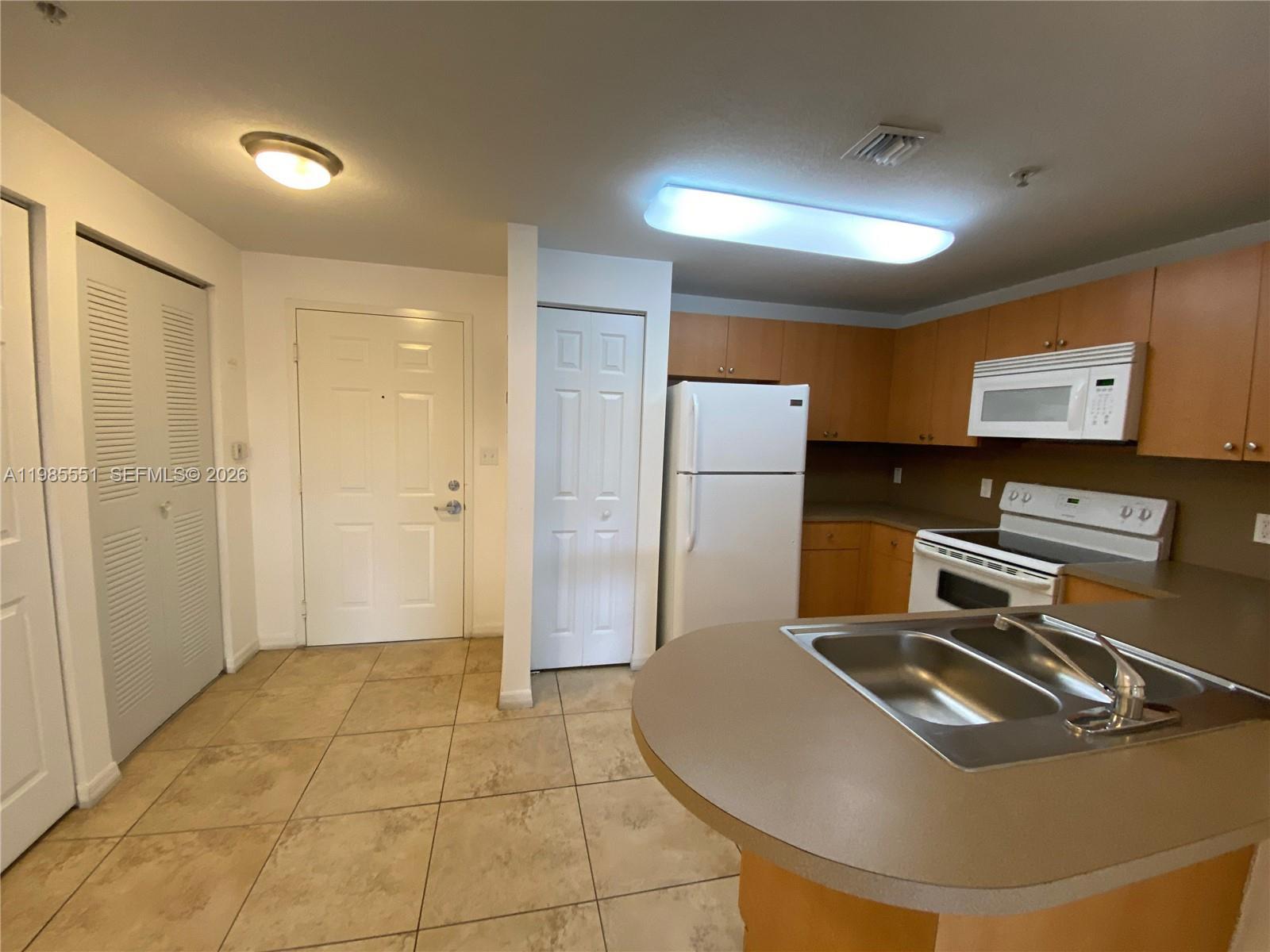 435 SW 12th Ave # 605, Miami FL 33130 photo 3