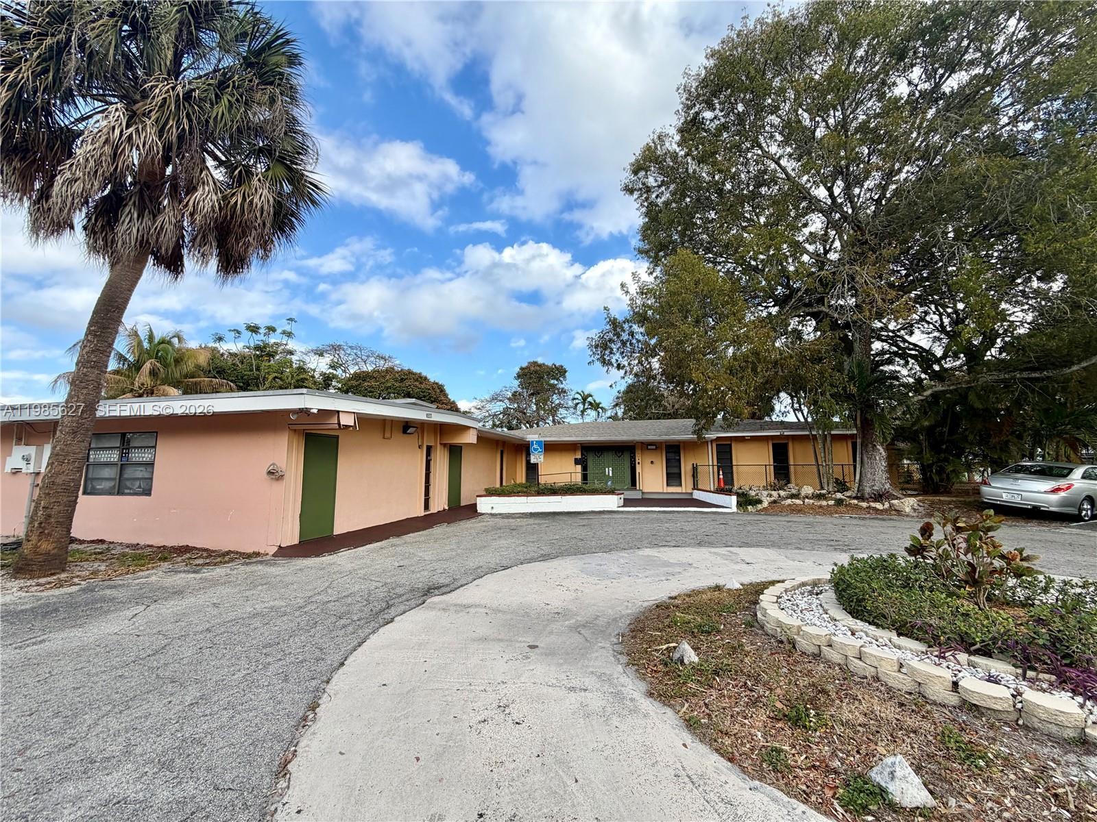 4537 W Broward Blvd, Plantation FL 33317 photo 2