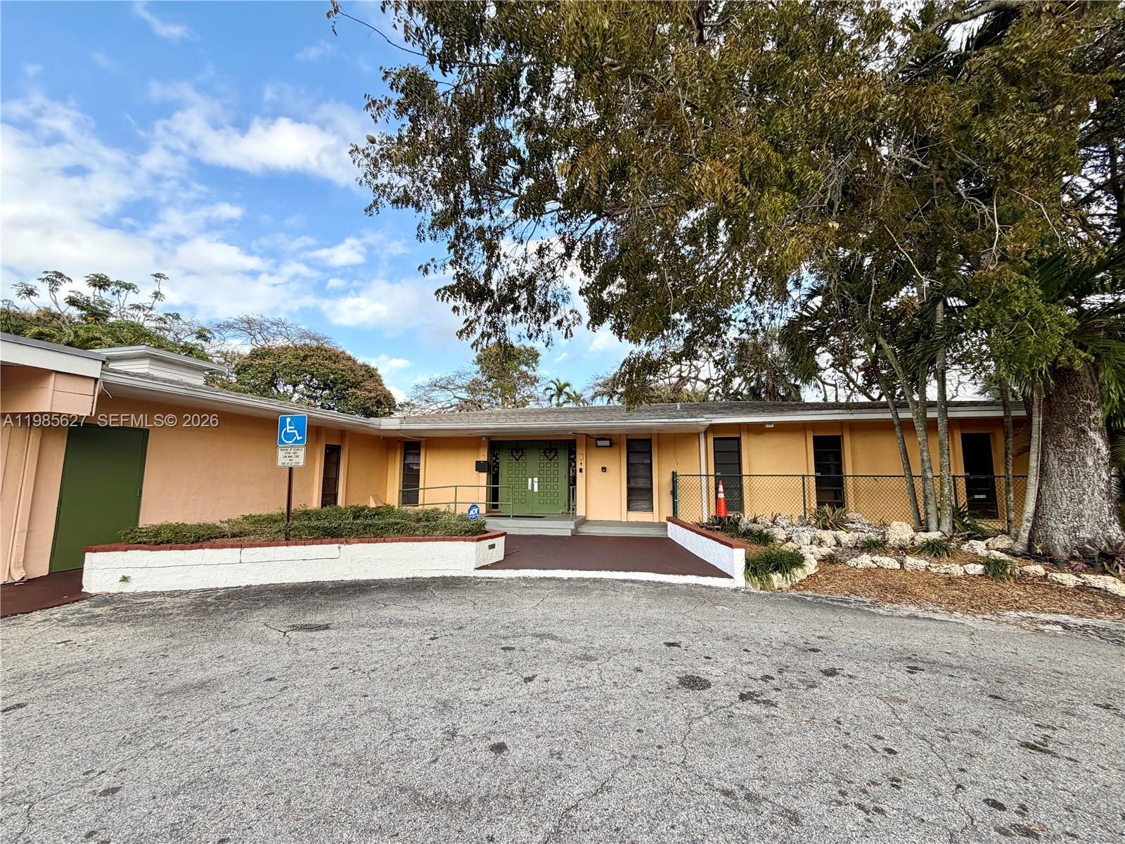 4537 W Broward Blvd, Plantation FL 33317