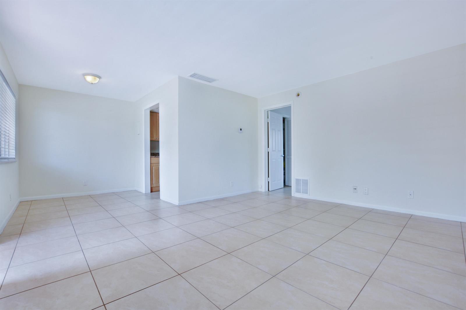 1000 NE 9th Avenue # 4, Delray Beach FL 33483 photo 2