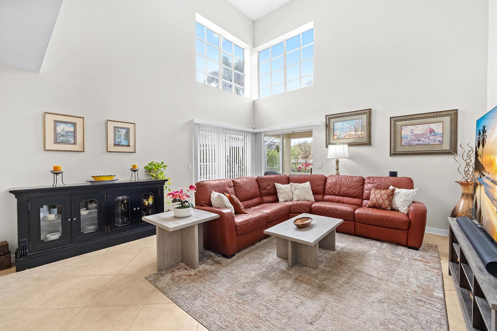 218 W Canterbury Dr W, Palm Beach Gardens FL 33418 photo 2