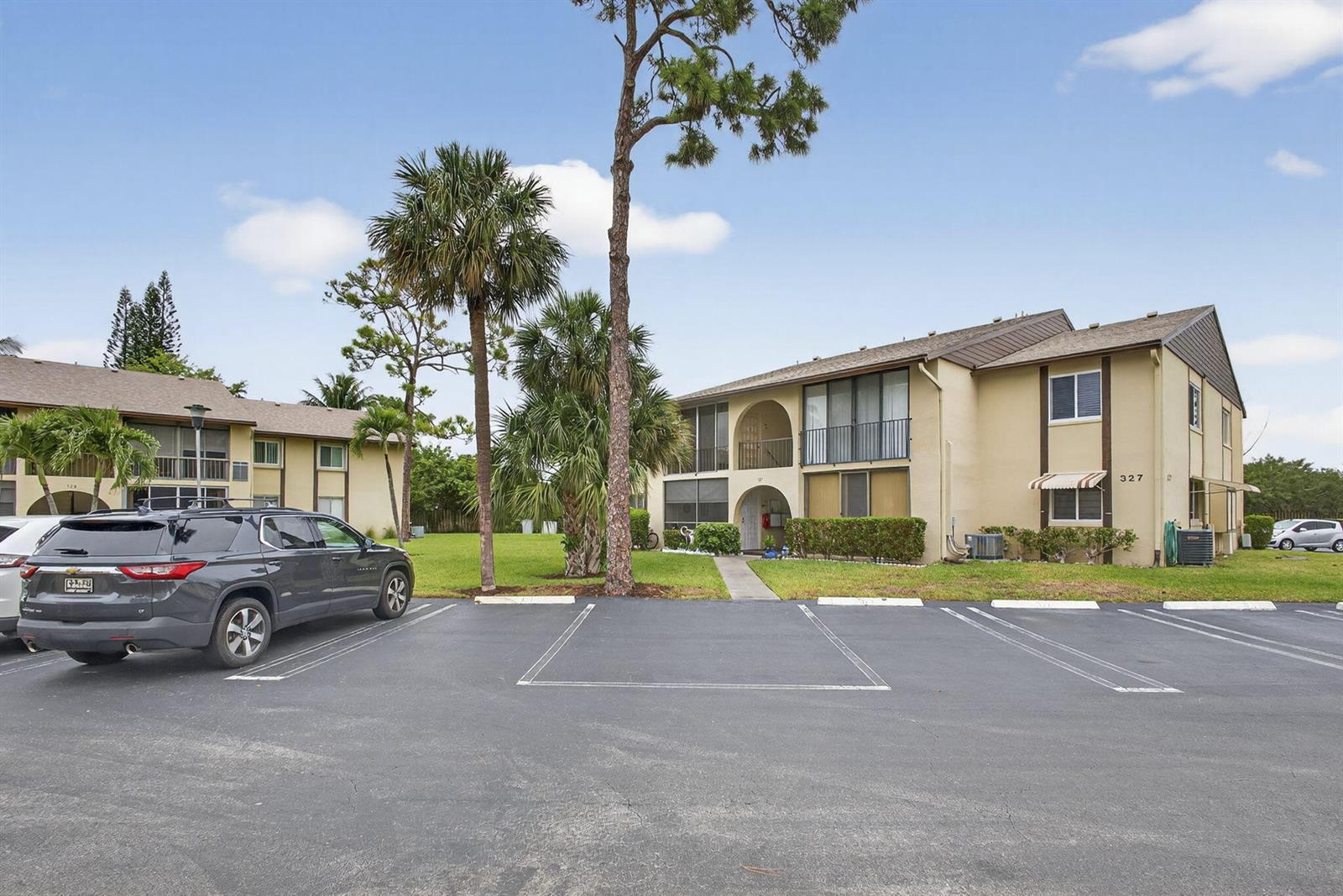 327 Pine Ridge Circle # 1, FL 33463 photo 3