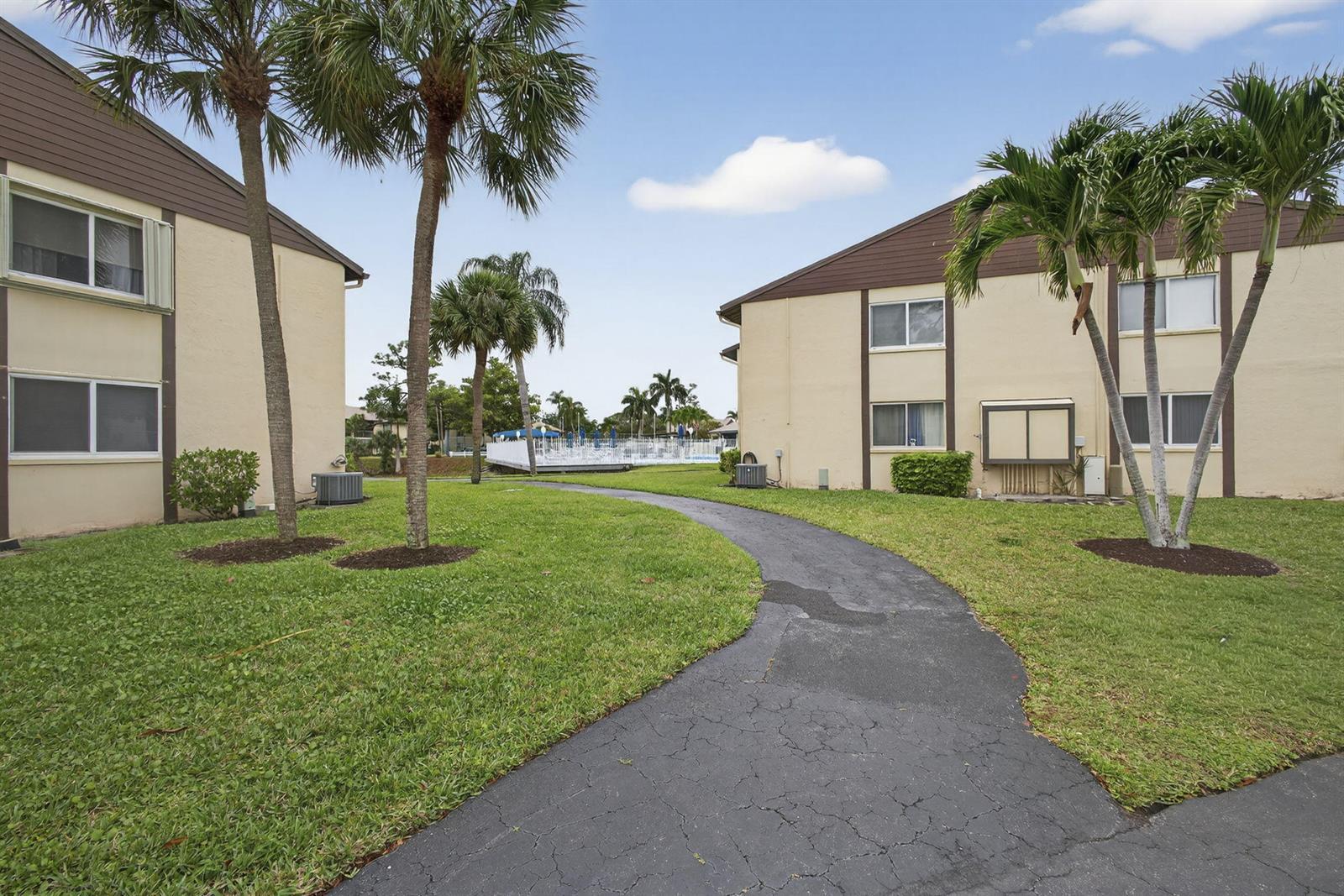 327 Pine Ridge Circle # 1, FL 33463 photo 5