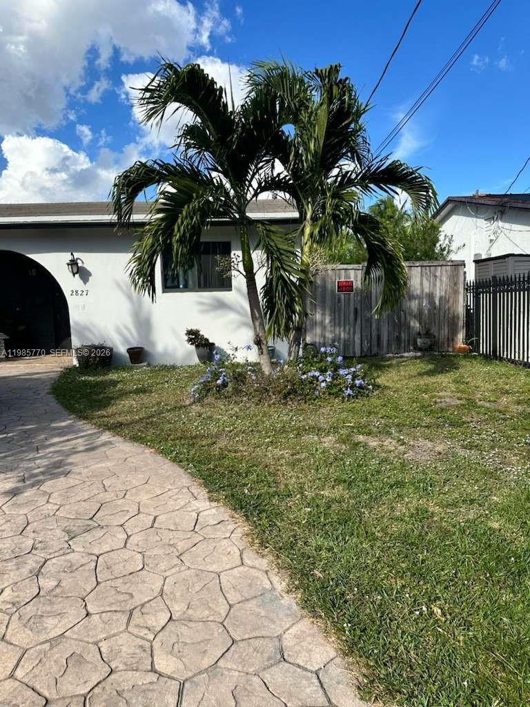 2827 Mckinley St, Hollywood FL 33020 photo 2
