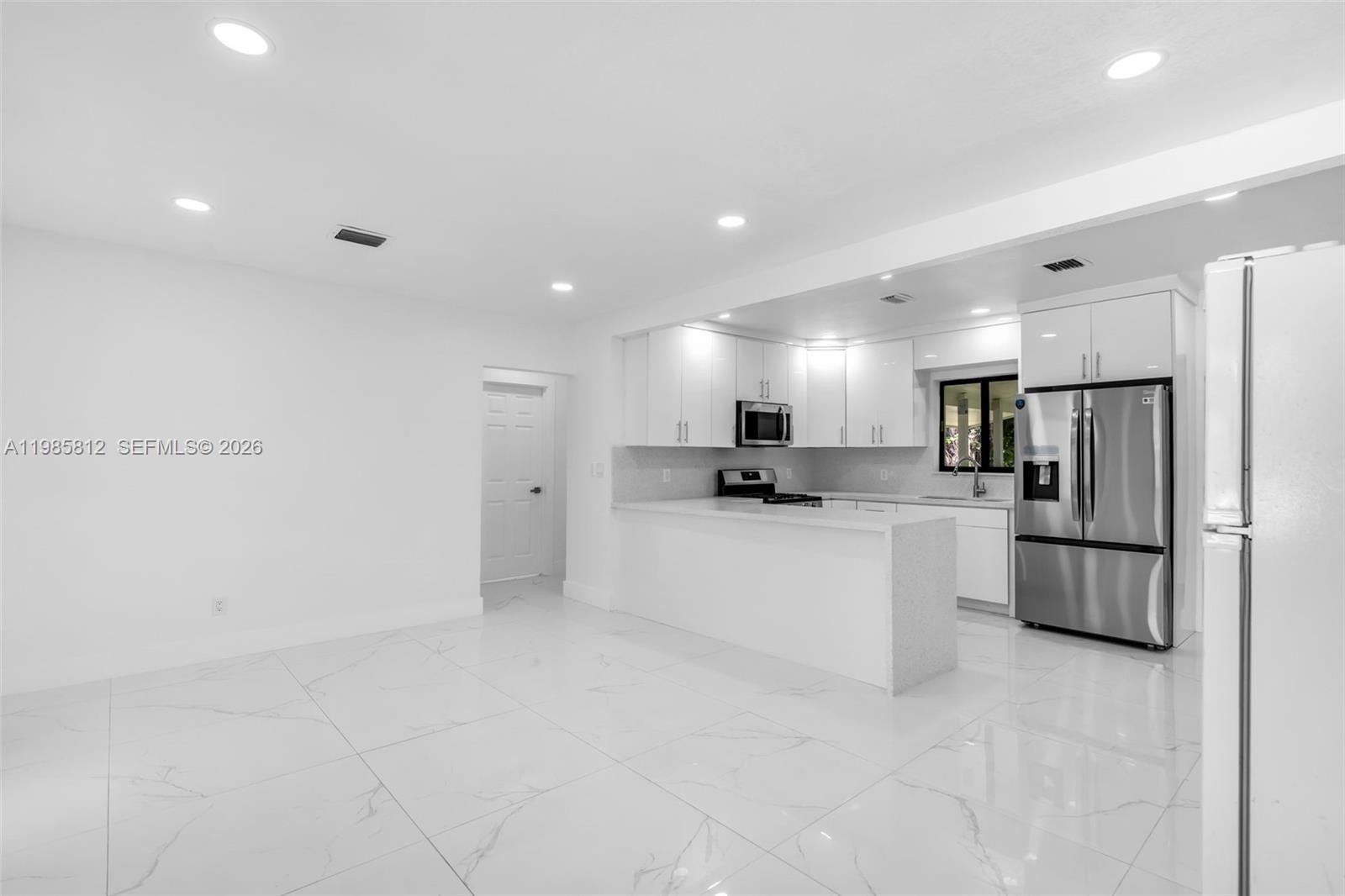 1010 NE 140th St, North Miami FL 33161 photo 4