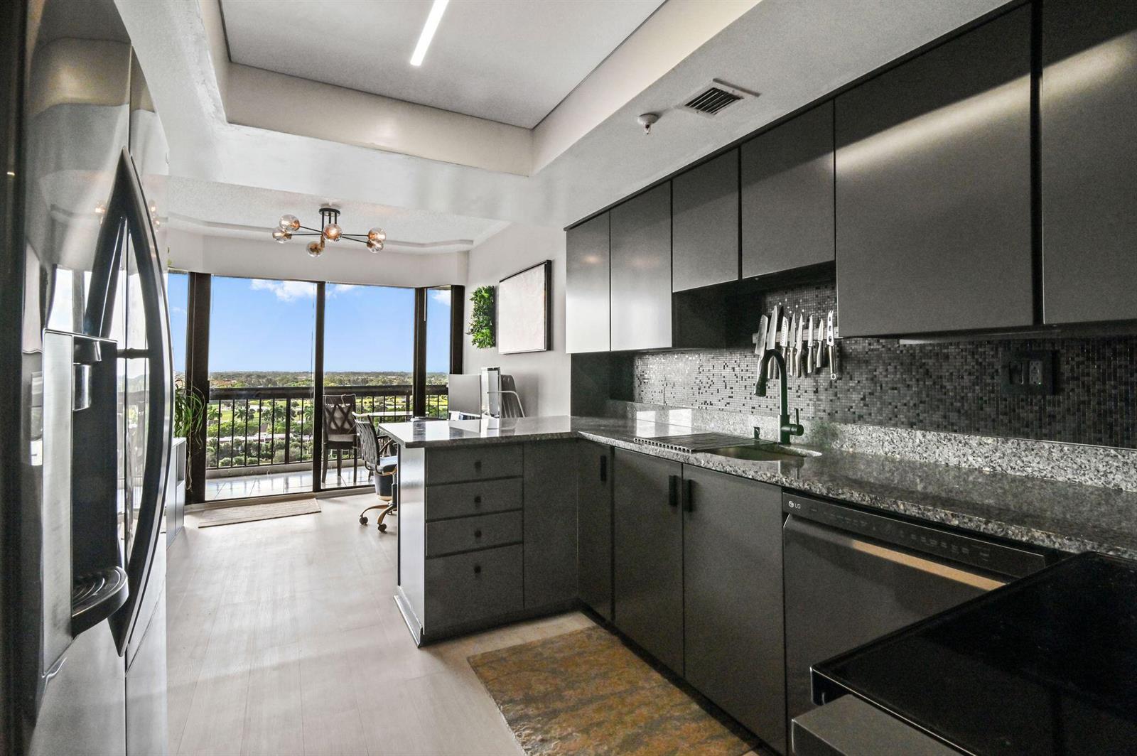1900 Consulate Place # 1205, West Palm Beach FL 33401 photo 3