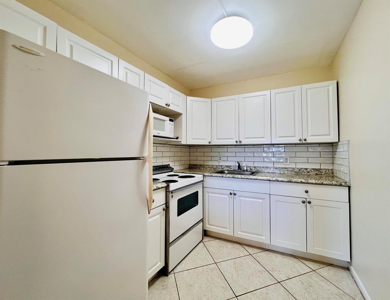 27 Sheffield B, West Palm Beach FL 33417 photo 2
