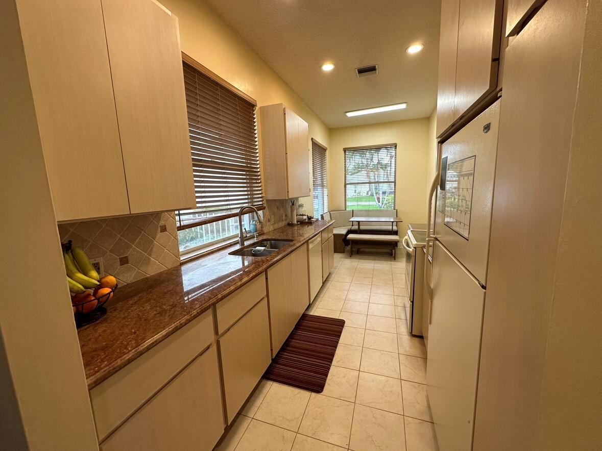7461 SE Autumn Lane, Hobe Sound FL 33455 photo 2
