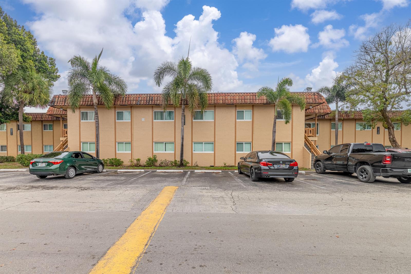 2800 NW 39th Way # 204, Lauderdale Lakes FL 33311