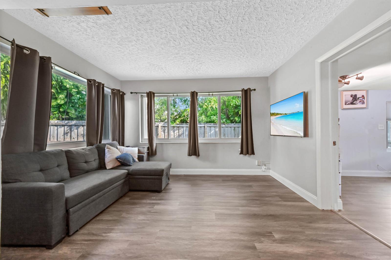 2898 SE 1st Place, Boynton Beach FL 33435 photo 4