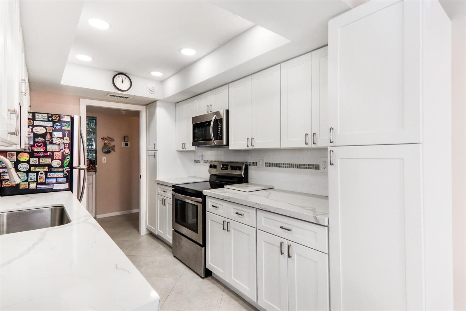 5480 N Ocean Drive, Singer Island FL 33404 photo 4