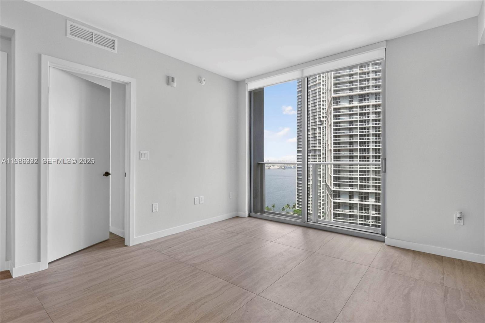 77 SE 5 St # 2015, Miami FL 33131 photo 5