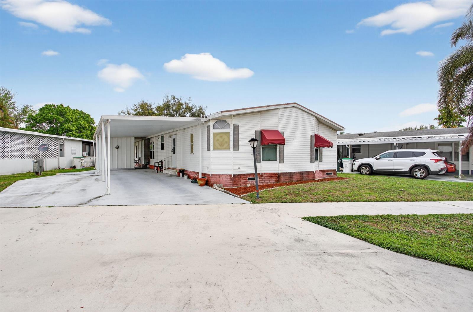 6482 NW 37th Avenue, Coconut Creek FL 33073 photo 2
