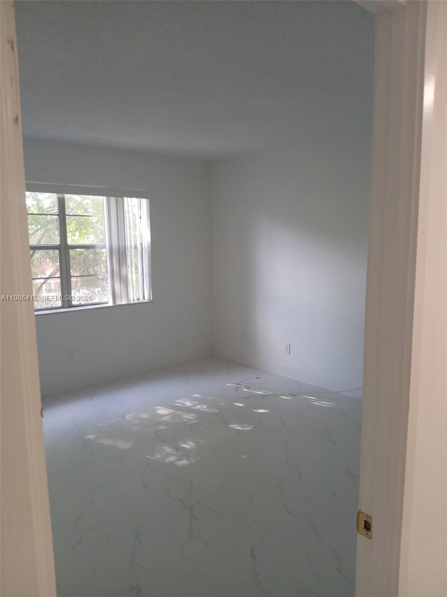 8405 NW 8th St # 311, Miami FL 33126 photo 5