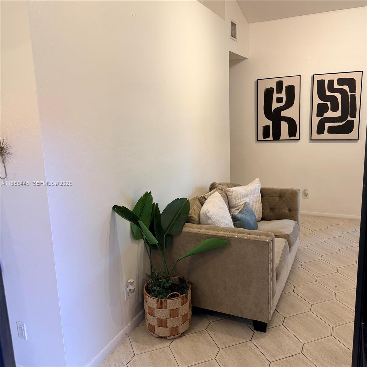 10025 SW 16th St, Pembroke Pines FL 33025 photo 4