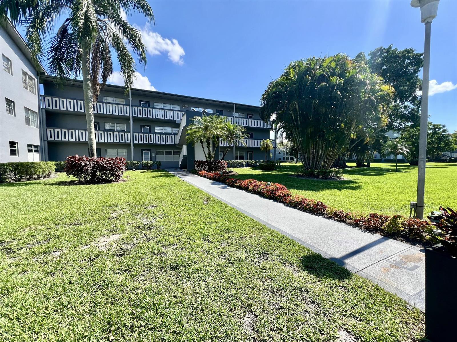 209 Suffolk E, Boca Raton FL 33434 photo 2