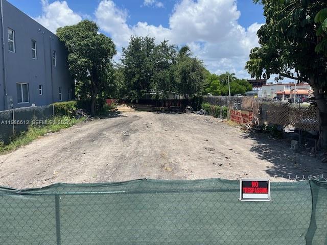 1976 NW 25th Ave, Miami FL 33125 photo 2