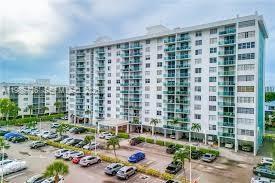 2841 NE 163rd St # 914, North Miami Beach FL 33160 photo 2