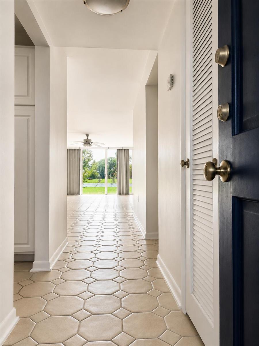 4266 Deste Court # 107, Lake Worth FL 33467