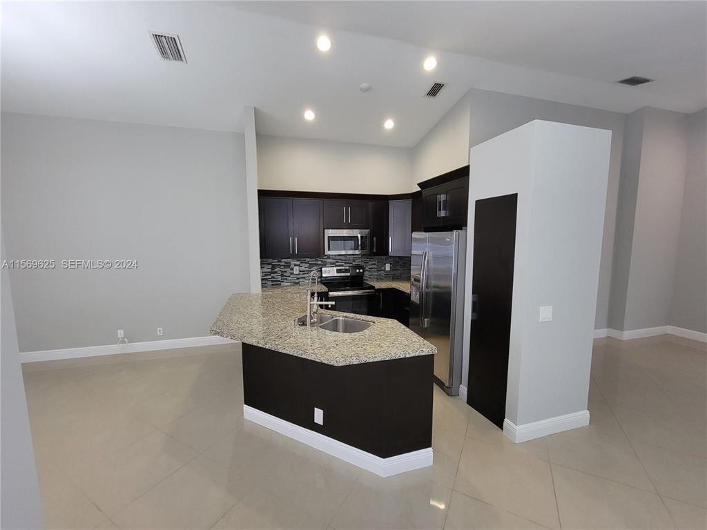 928 Falling Water Road, Weston FL 33326 photo 2