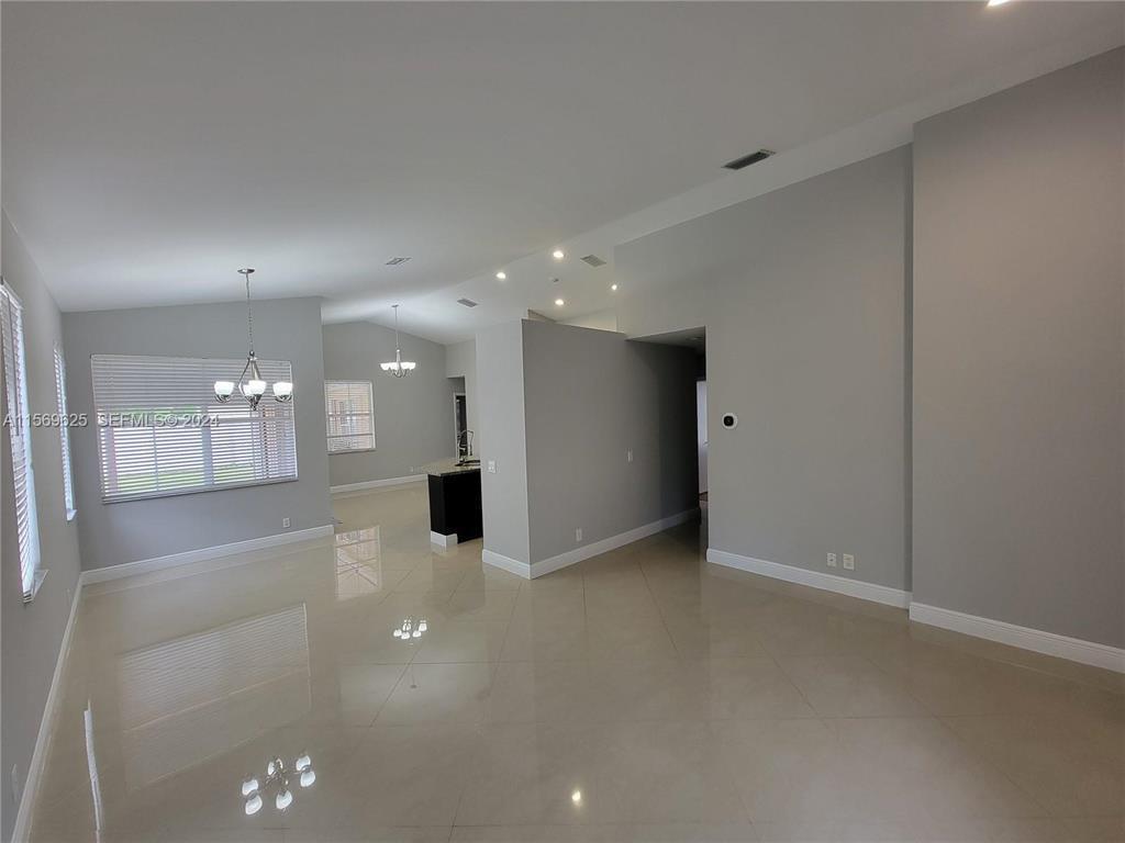 928 Falling Water Road, Weston FL 33326 photo 5