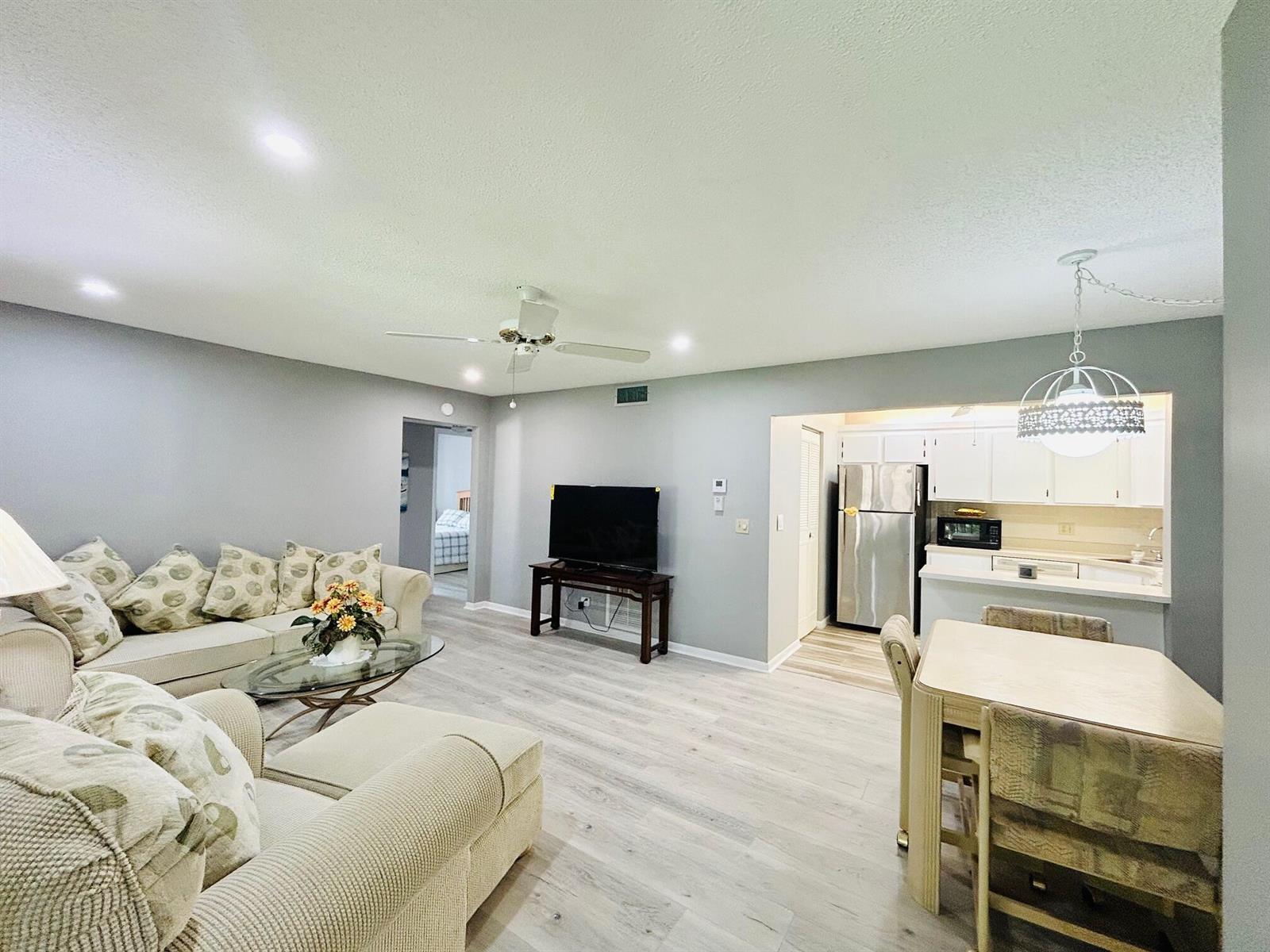 408 Pine Glen Lane # 2, FL 33463 photo 3