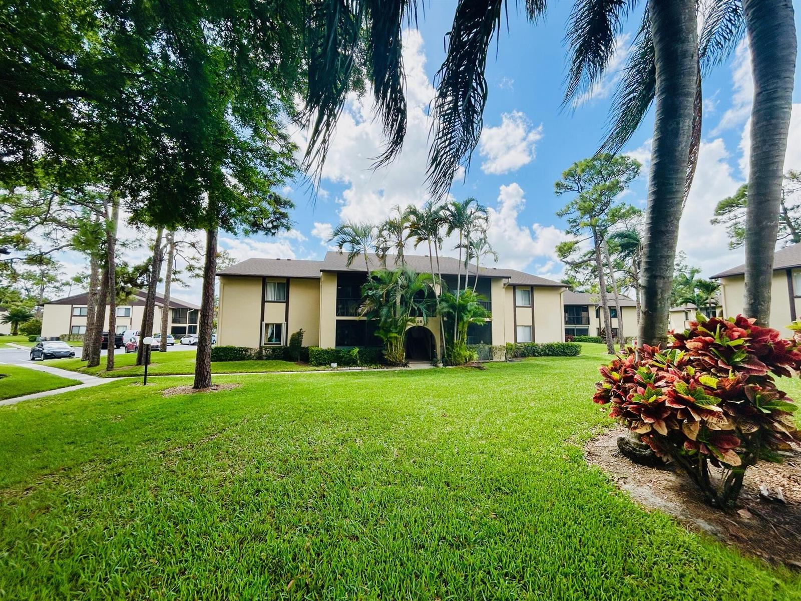 408 Pine Glen Lane # 2, FL 33463