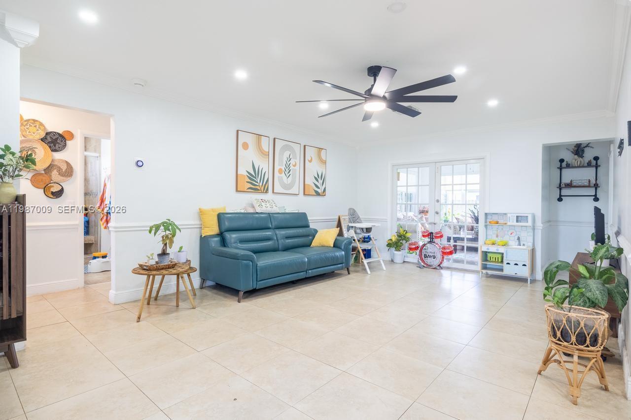 8740 NW 11th St, Pembroke Pines FL 33024 photo 2