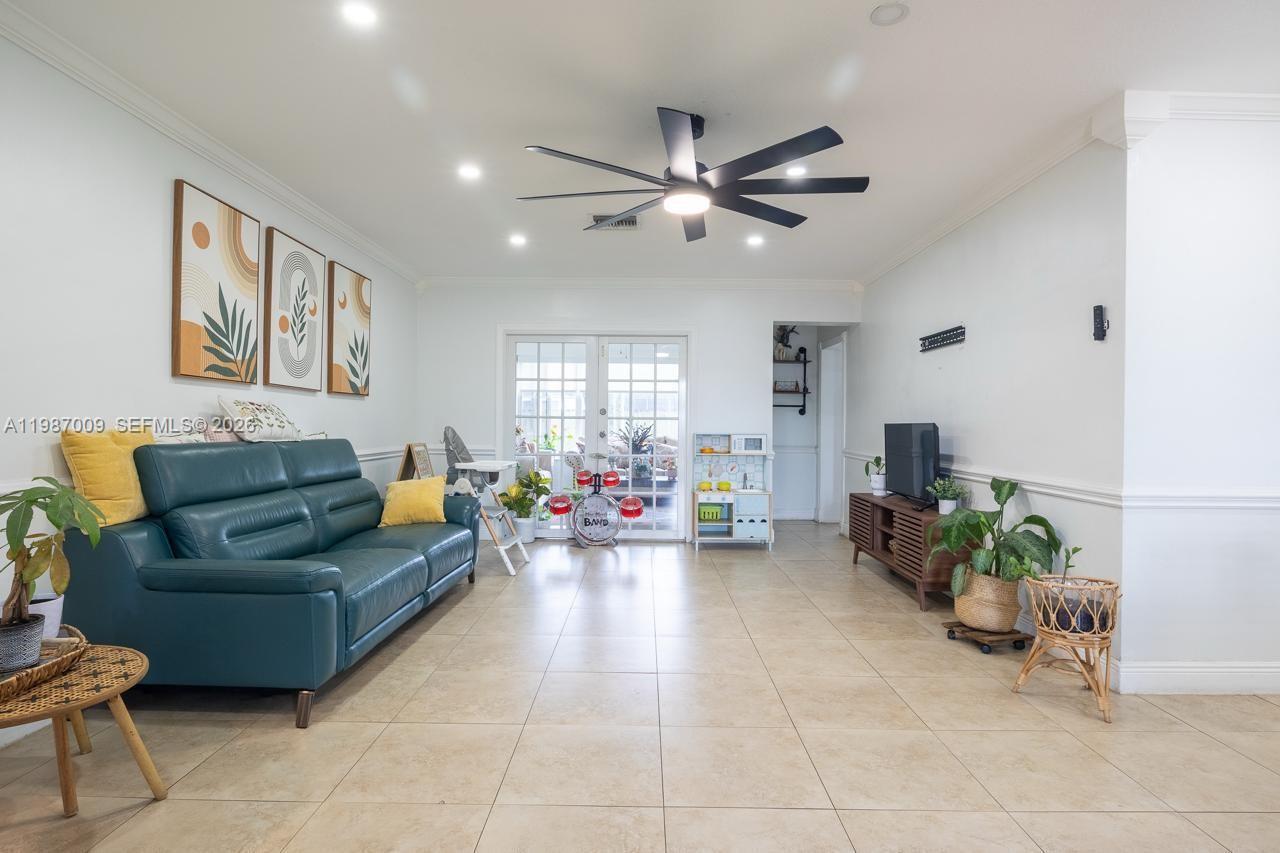 8740 NW 11th St, Pembroke Pines FL 33024 photo 3