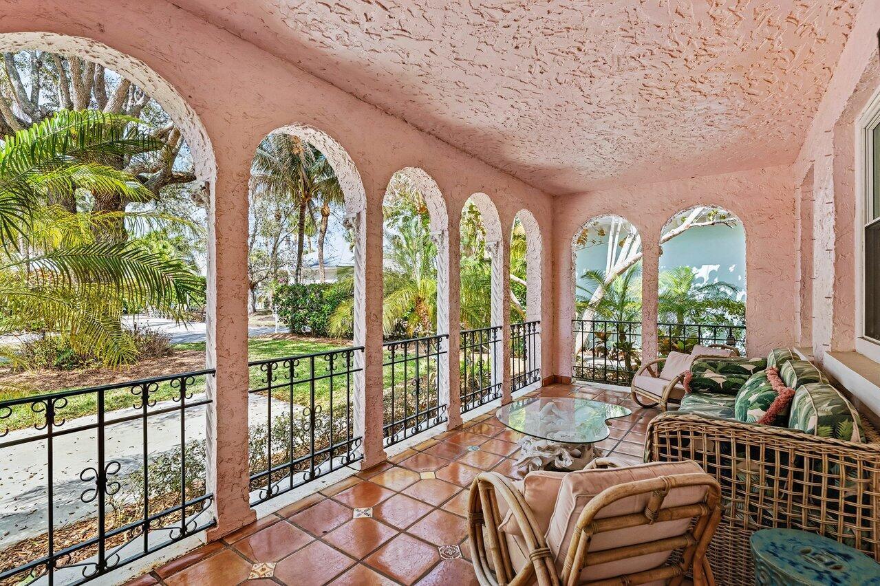 217 SE Coconut Avenue, Stuart FL 34996 photo 2