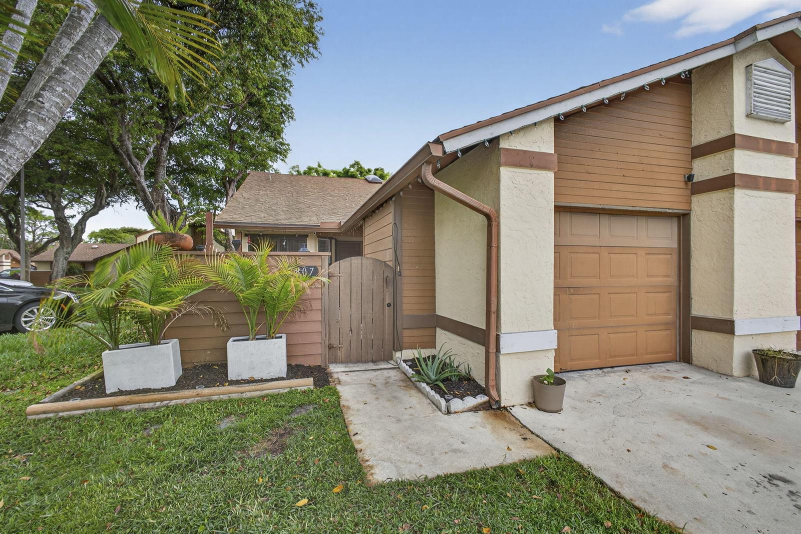 3807 Collinwood Lane, West Palm Beach FL 33406 photo 2