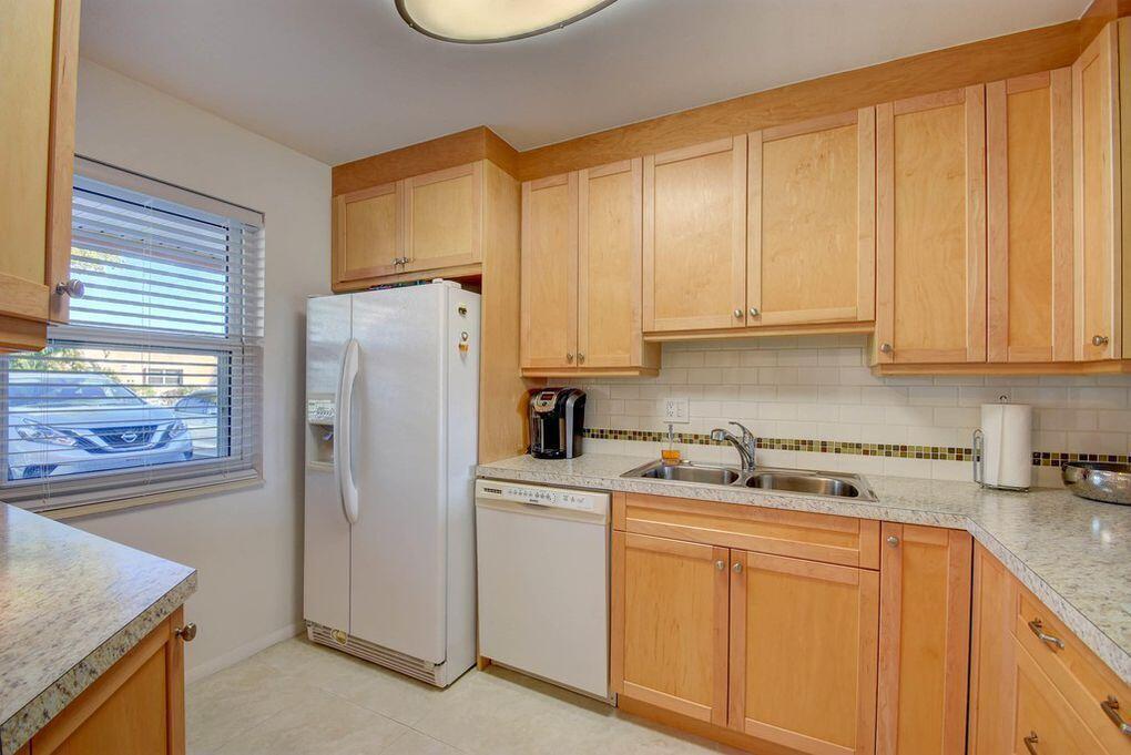 307 Lake Evelyn Drive, West Palm Beach FL 33411 photo 5