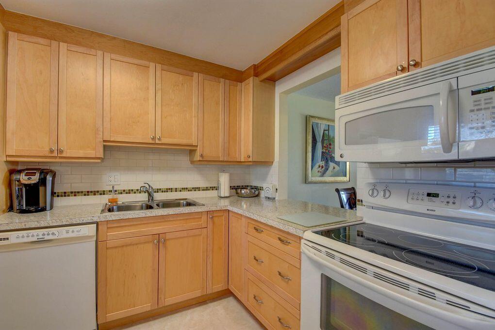 307 Lake Evelyn Drive, West Palm Beach FL 33411 photo 4