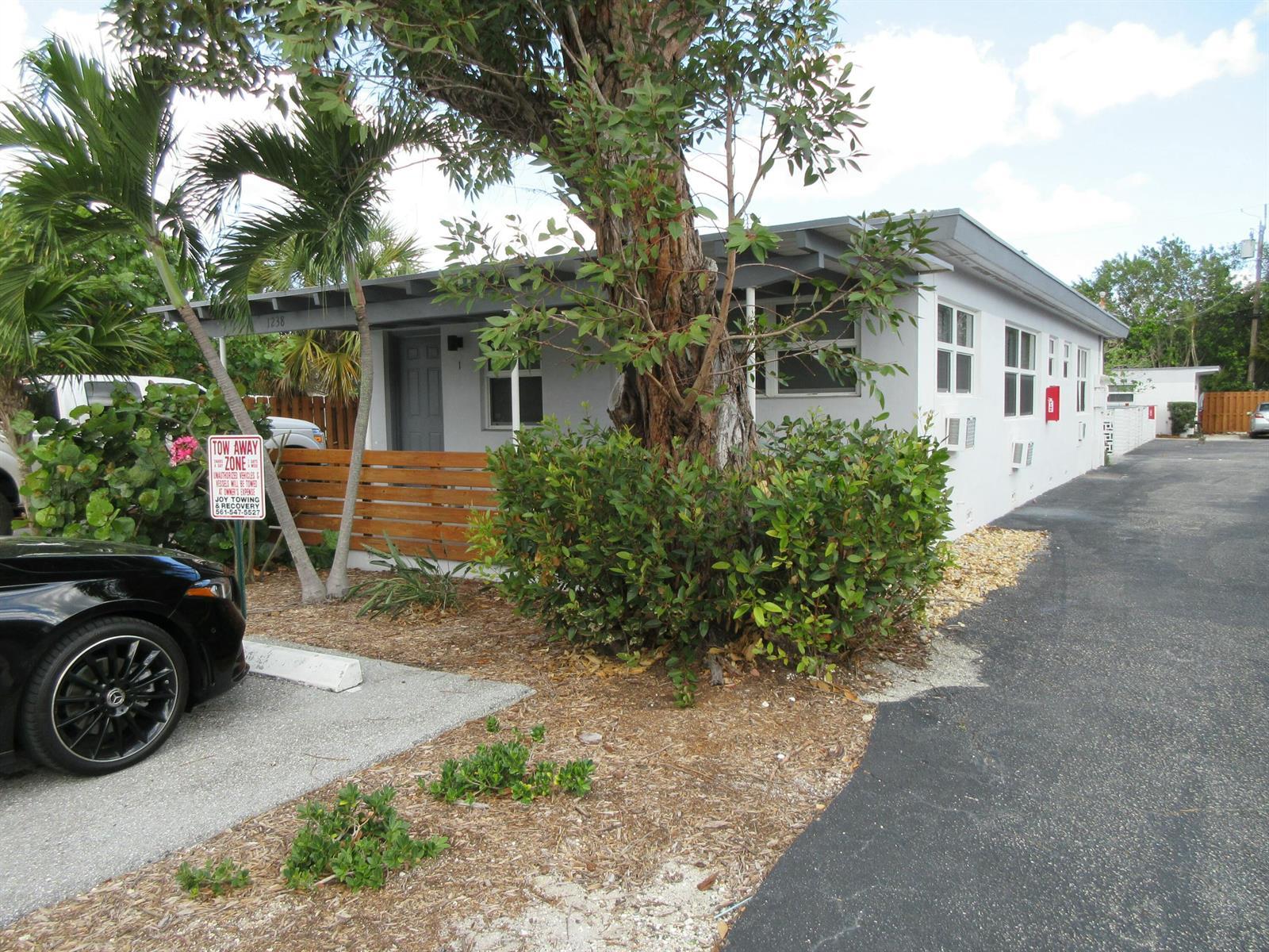 1238 17th Avenue N # 6, FL 33460