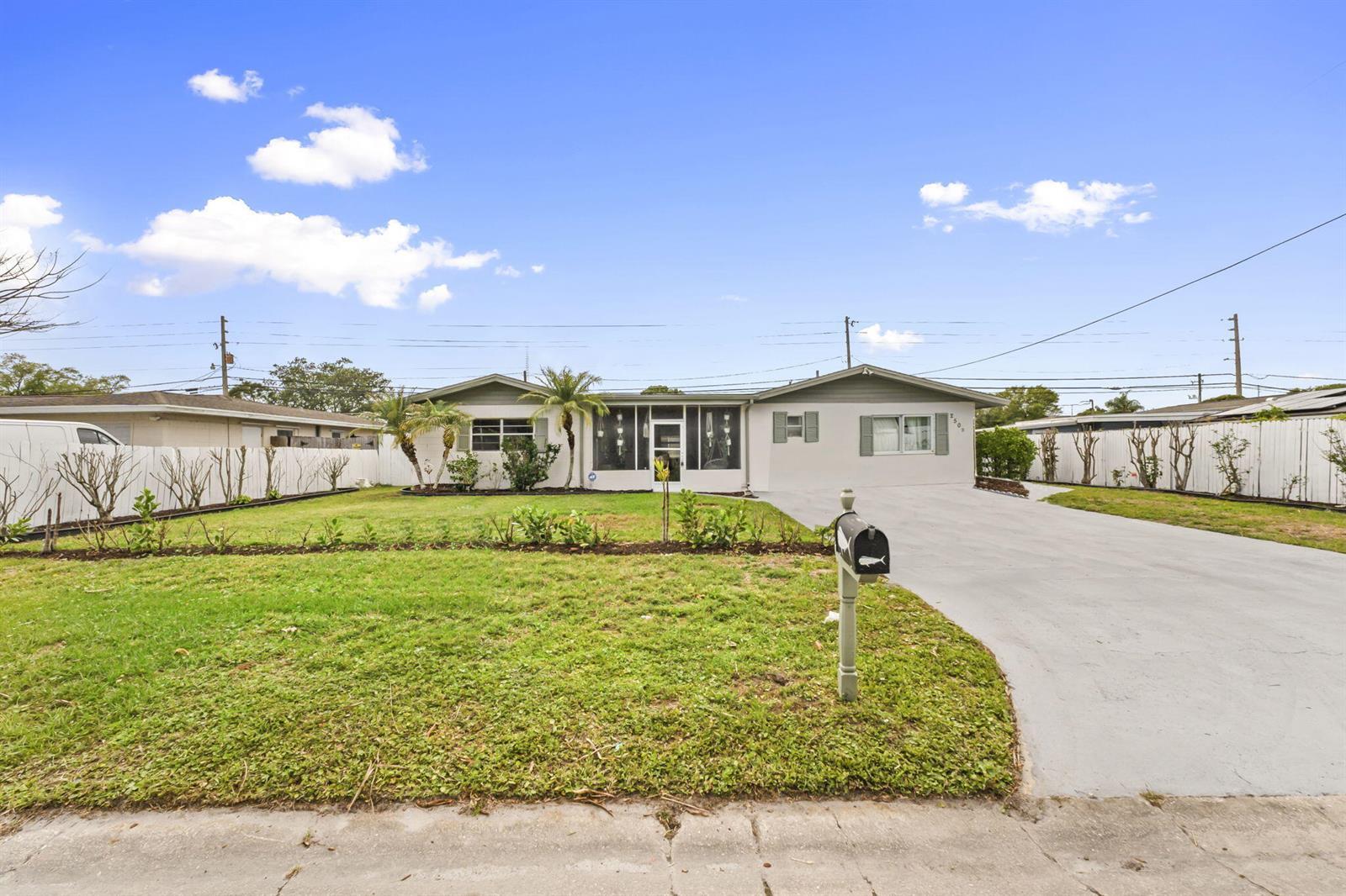 2503 Chesterfield Drive, Fort Pierce FL 34982 photo 2
