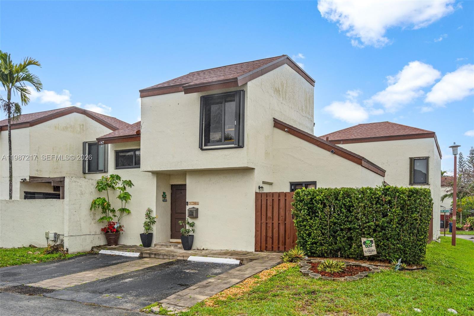 9746 NW 4th Ln # 9746, Miami FL 33172 photo 2