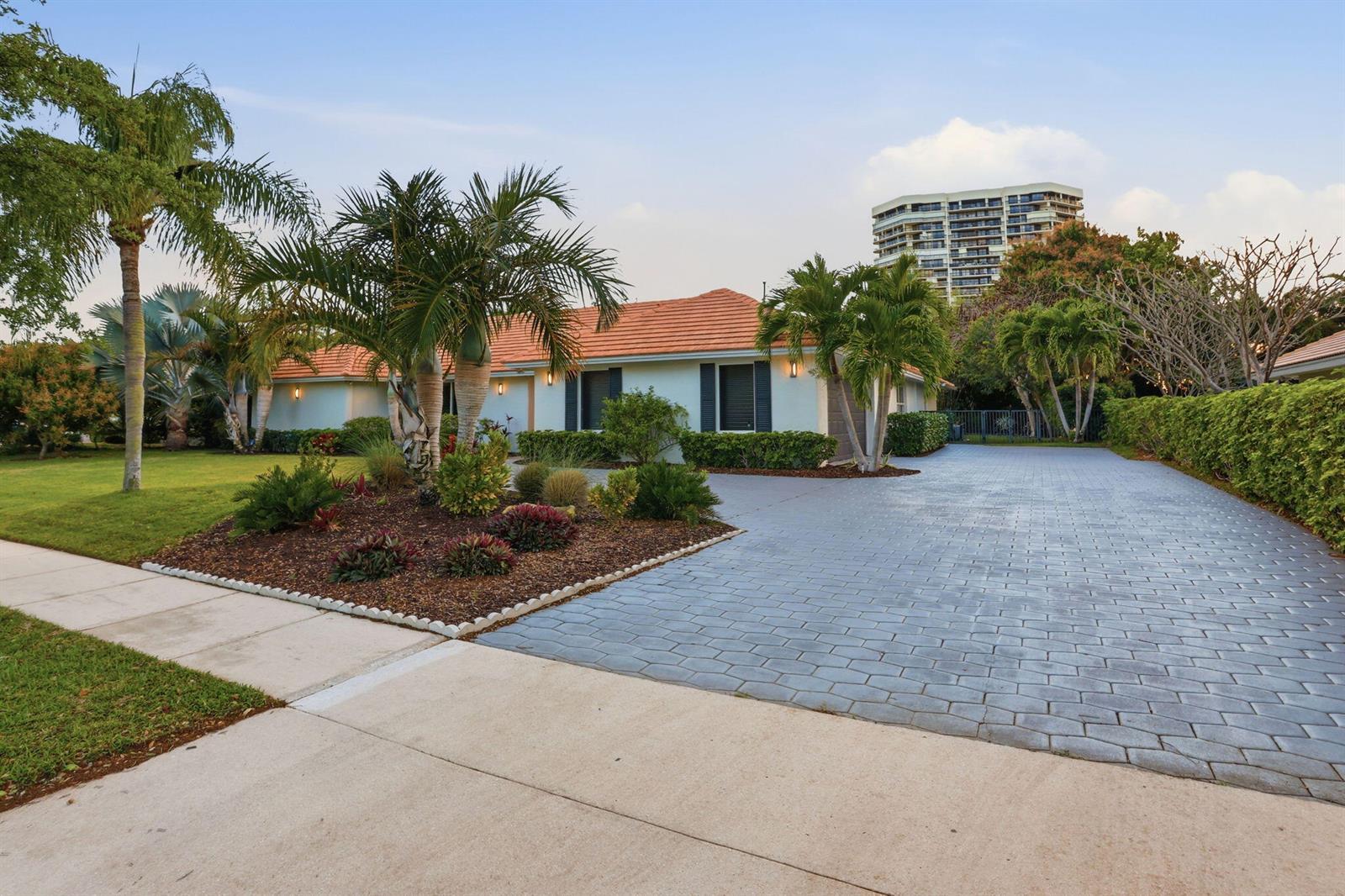 2001 Embassy Drive, West Palm Beach FL 33401 photo 3