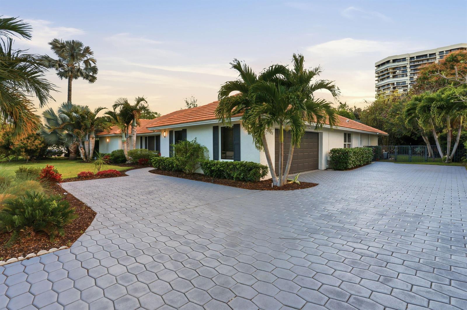 2001 Embassy Drive, West Palm Beach FL 33401 photo 4