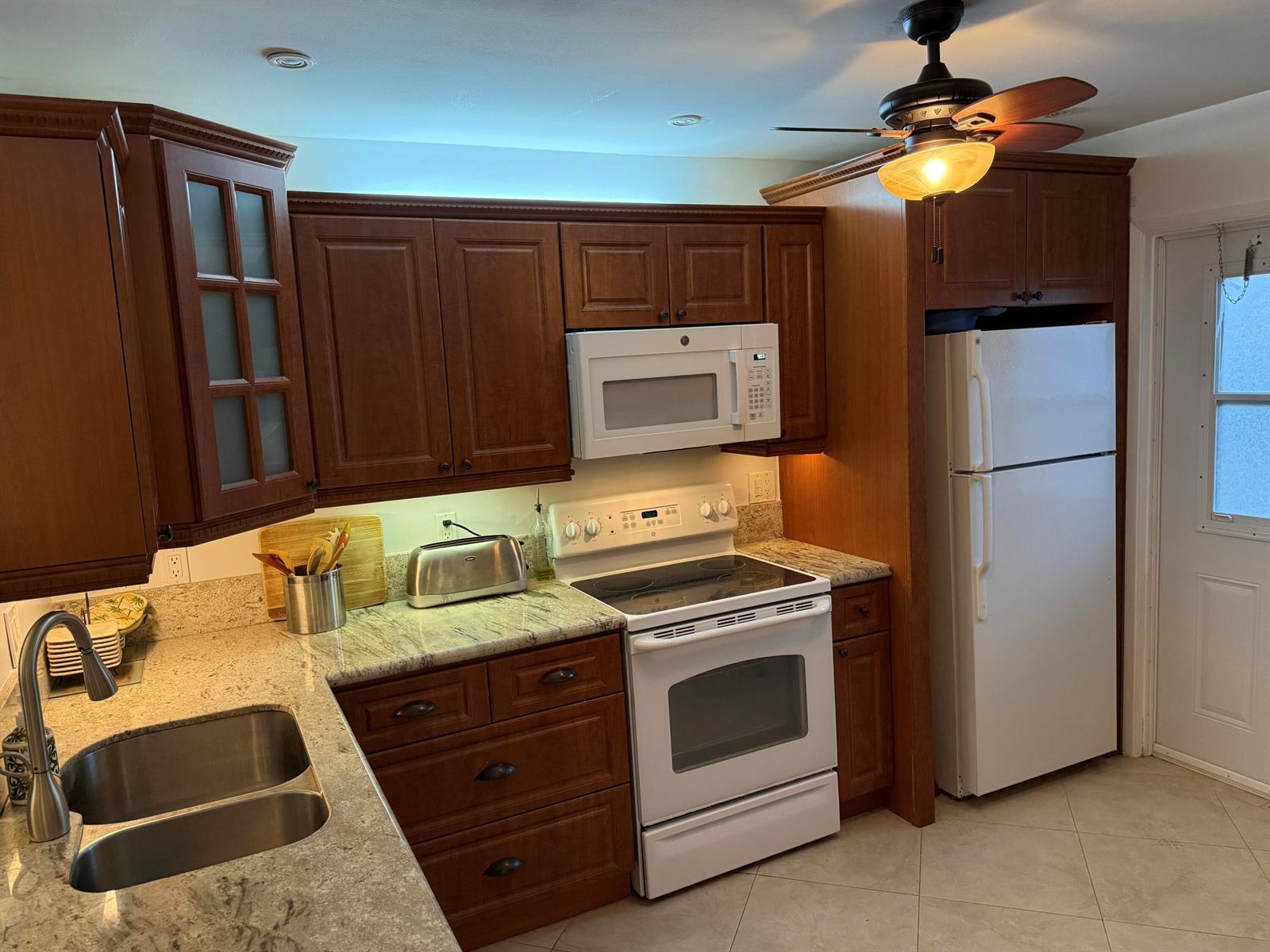 300 NE 14th Avenue # 411, Hallandale Beach FL 33009 photo 3