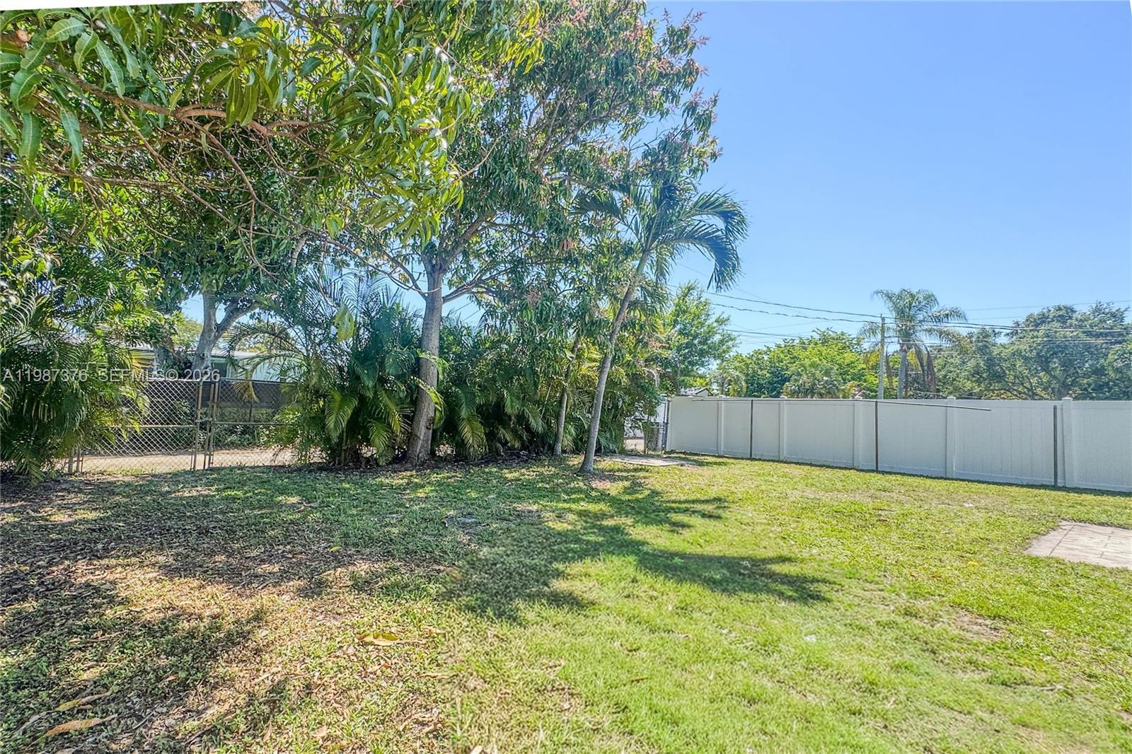 1911 N 44th Ave, Hollywood FL 33021 photo 2