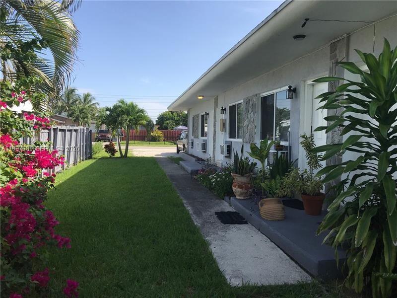 6220 Dawson St, Hollywood FL 33023