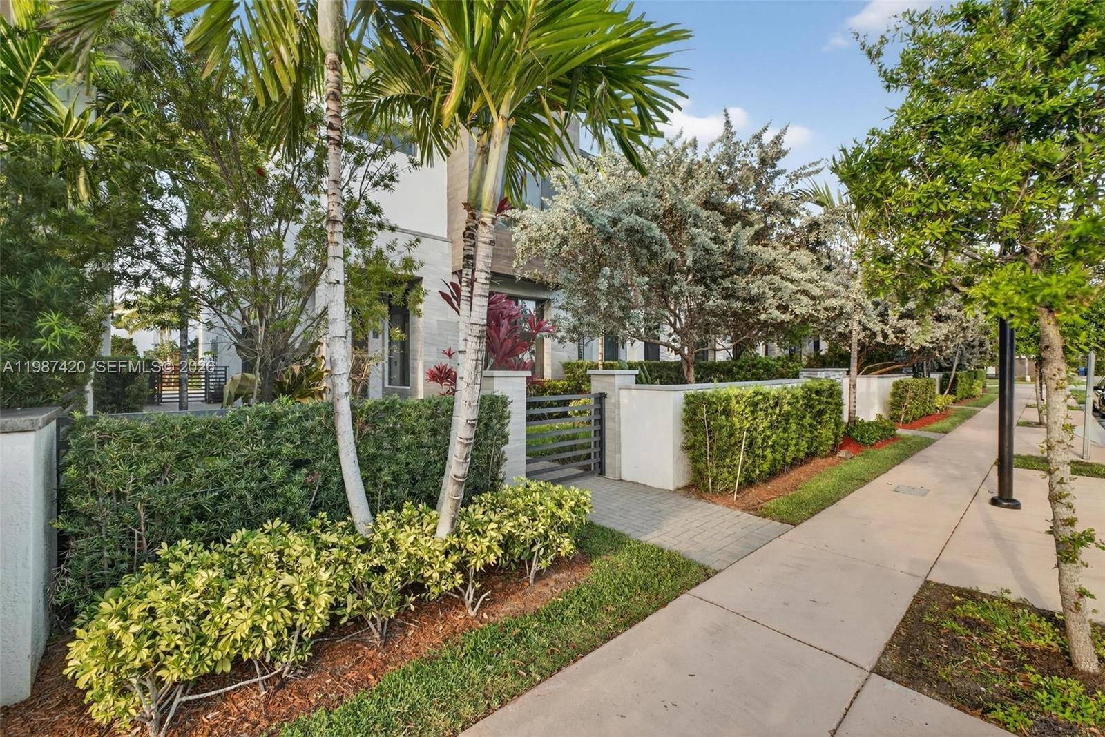 8237 NW 43rd St, Doral FL 33166 photo 4