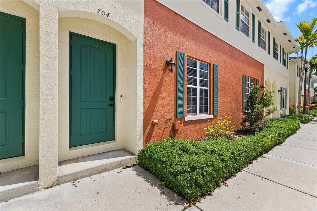 704 SW 2nd Avenue, Pompano Beach FL 33060 photo 2