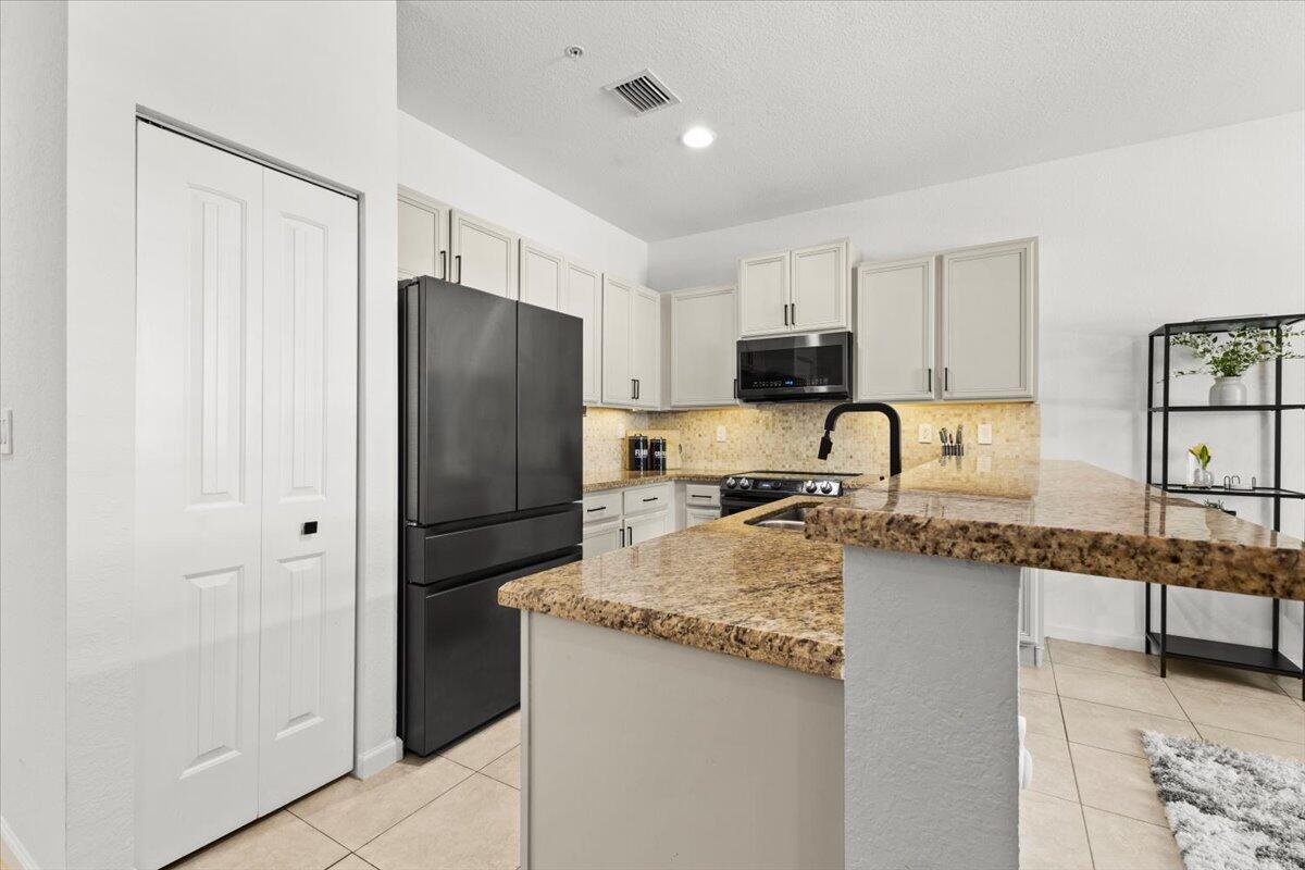 704 SW 2nd Avenue, Pompano Beach FL 33060 photo 5