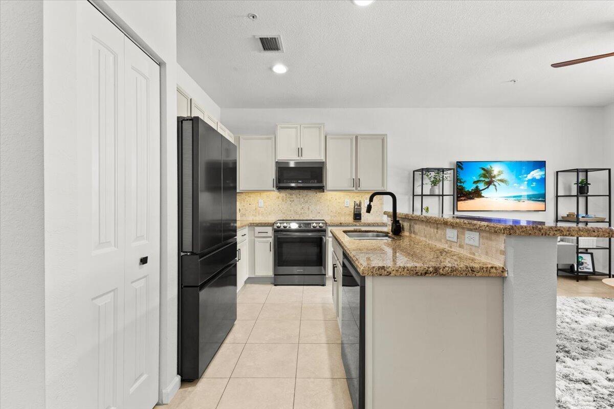 704 SW 2nd Avenue, Pompano Beach FL 33060 photo 4