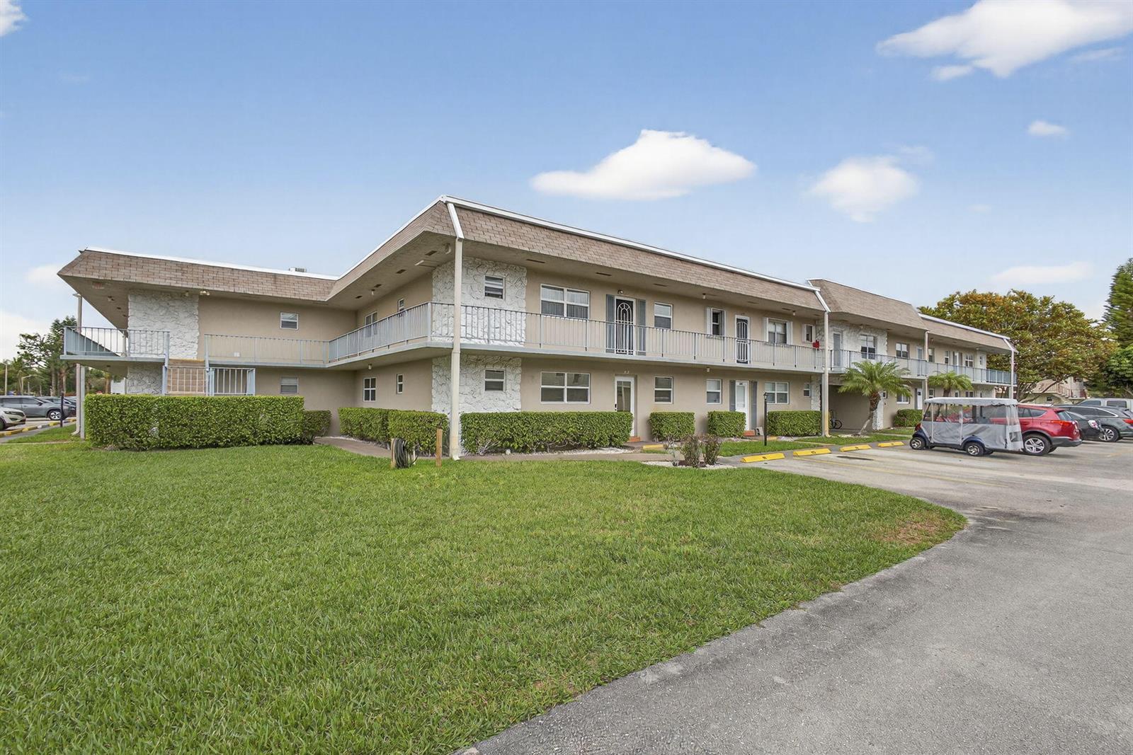 202 Oxford 200, West Palm Beach FL 33417 photo 2