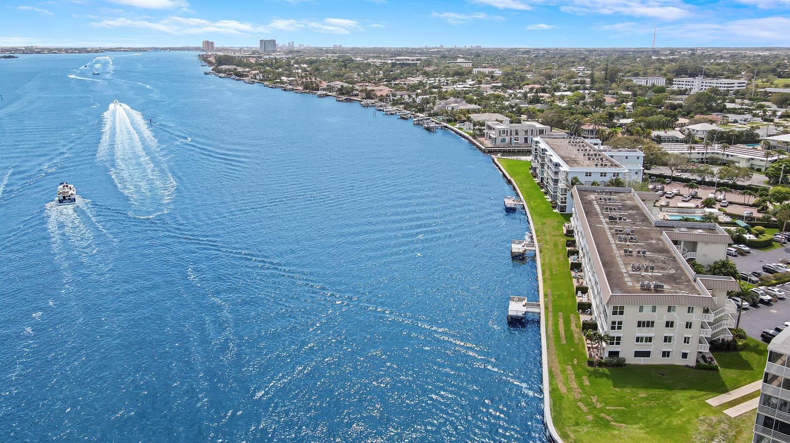 52 Yacht Club Drive # 402, North Palm Beach FL 33408
